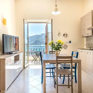 Casetta Vista Mare In Piazza A Mondello Palermo